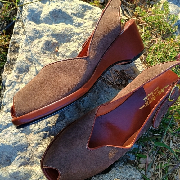 VTG, Sz 11 , Re-Mix Vintage Shoes, Los Angeles, brown suede peep toe sling backs - Picture 2 of 11